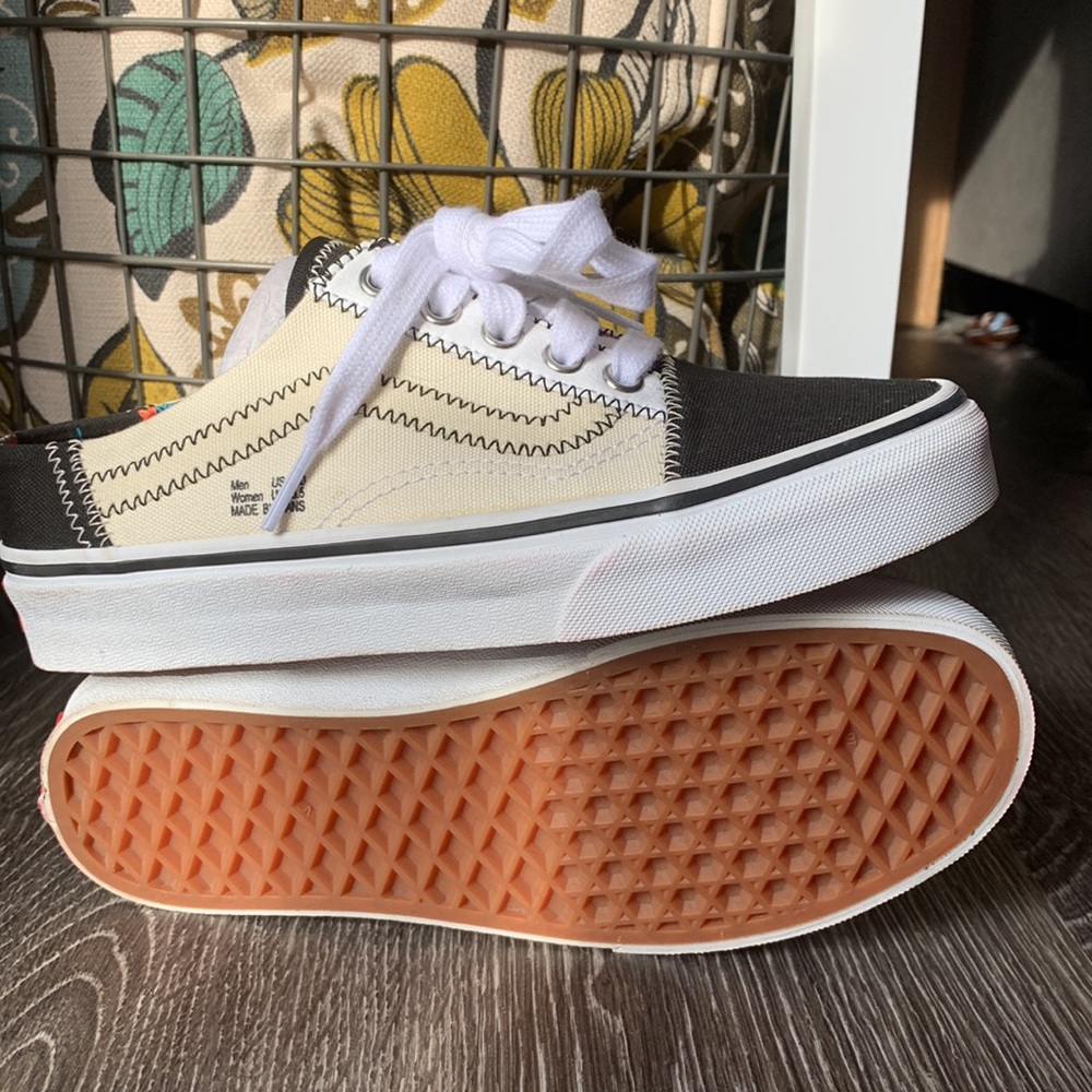 NWOT Vans Vault “Inside-out” Shoe.  Size 5.5